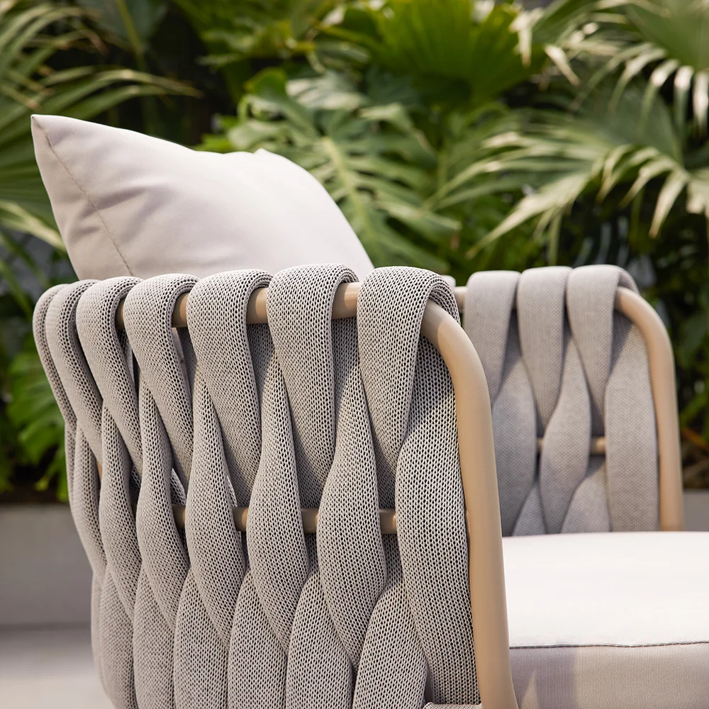 Outdoor Dining Set – Bộ Bàn Ghế Ngoài Trời Dây Đan Cao Cấp Cho Sân Vườn Sang Trọng