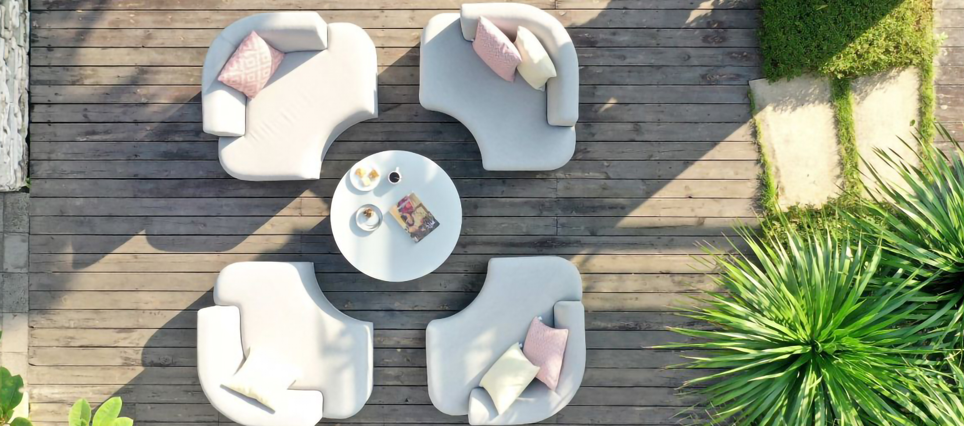 Maze Outdoor Fabric - Snug Daybed Lifestyle Set